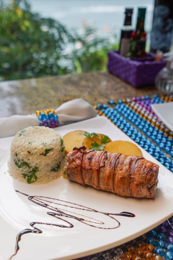 Espaço Lampião - Filé recheado com espinafre e muçarela